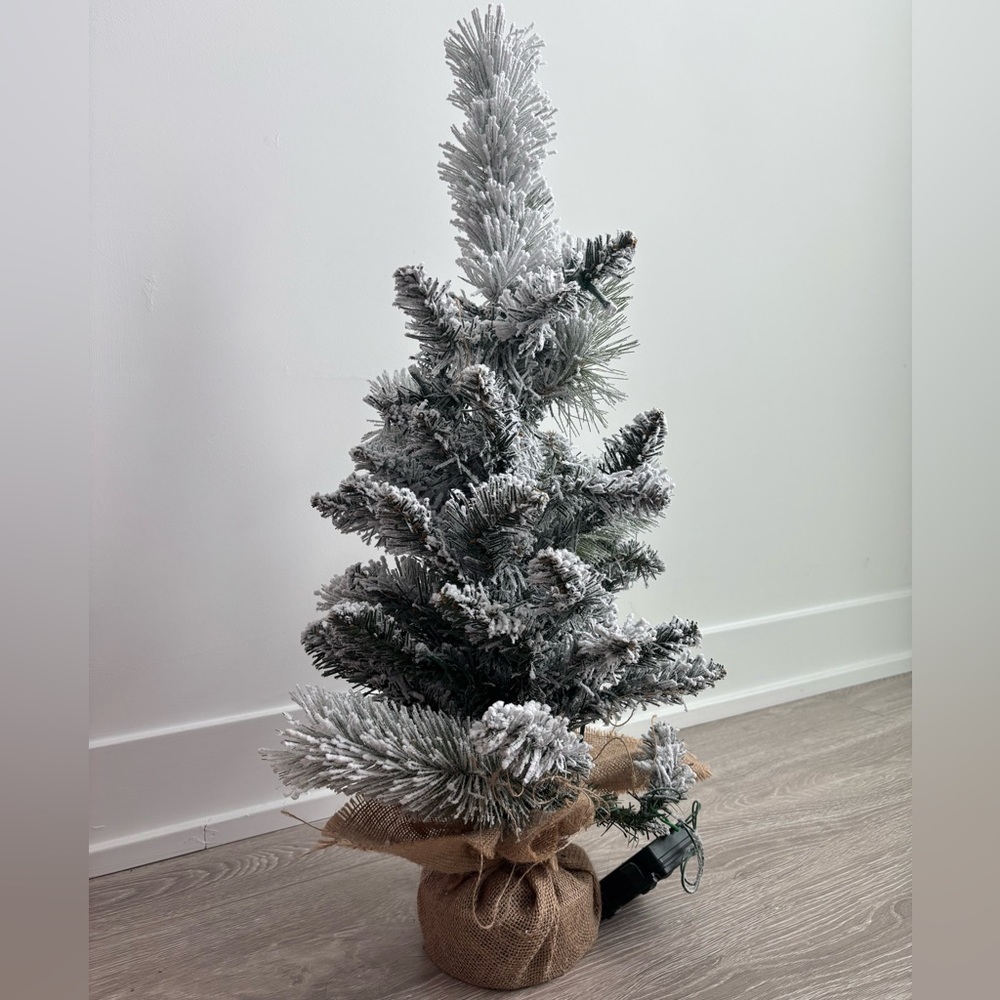 Pre-Lit Tabletop Christmas Tree